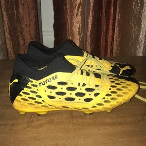 Men’s puma soccer cleats